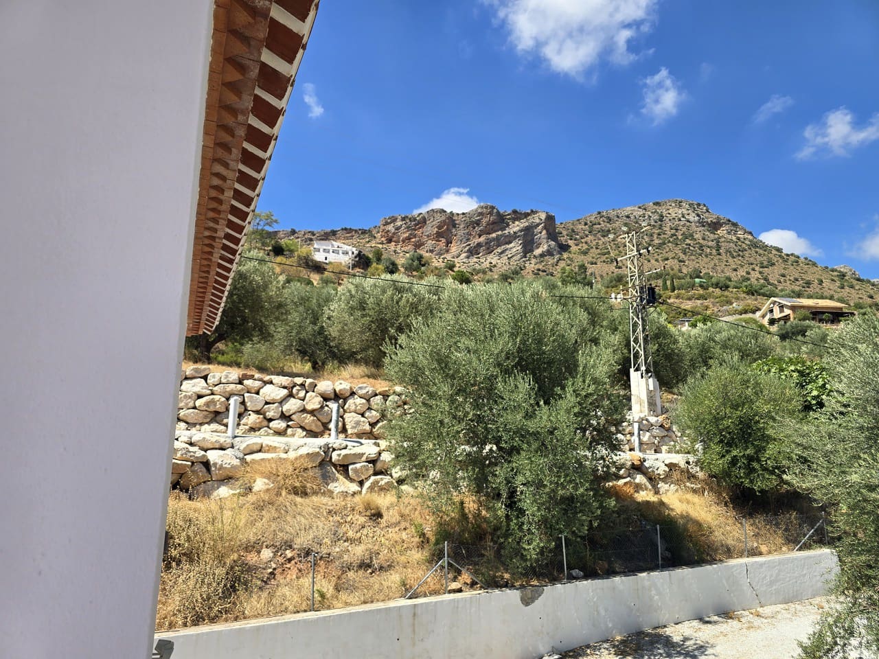3 bedroom Villa for sale in Alcaucin with garage - € 339,000 (Ref: 10073376)
