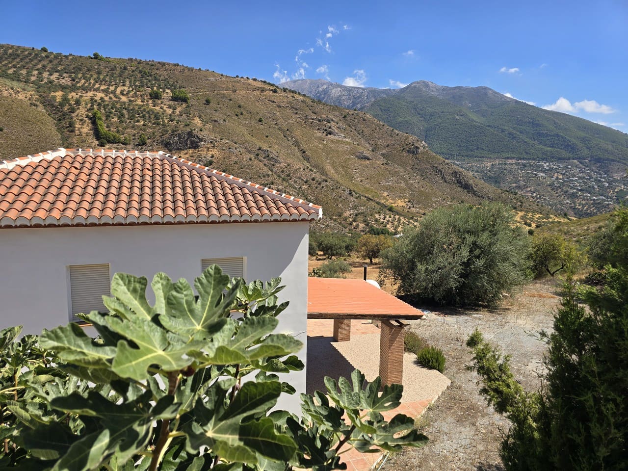 3 bedroom Villa for sale in Alcaucin with garage - € 339,000 (Ref: 10073376)