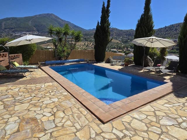 3 soverom Villa til salgs i Venta Baja, Alcaucín med svømmebasseng garasje - € 395 000 (Ref: 10079962)