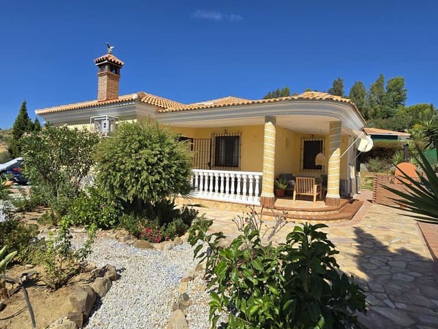 3 soverom Villa til salgs i Venta Baja, Alcaucín med svømmebasseng garasje - € 395 000 (Ref: 10079962)