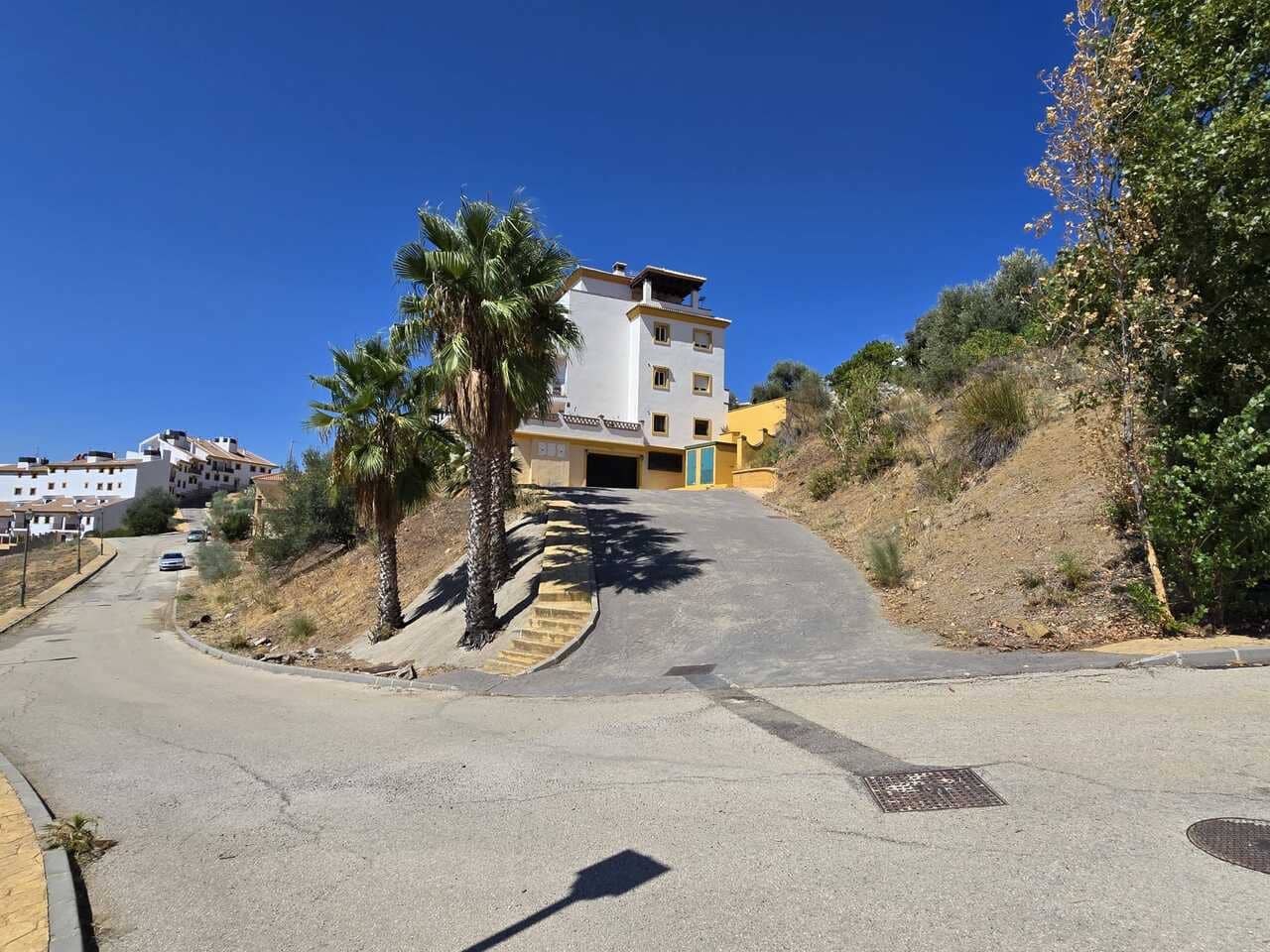 2 Zimmer Apartment zu verkaufen in Alcaucin mit Garage - 189.000 € (Ref: 10082209)