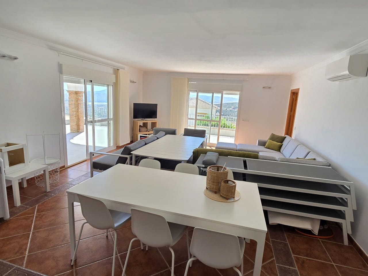 3 sypialnia Willa na sprzedaż w Alcaucin z basenem garażem - 425 000 € (Ref: 10094736)