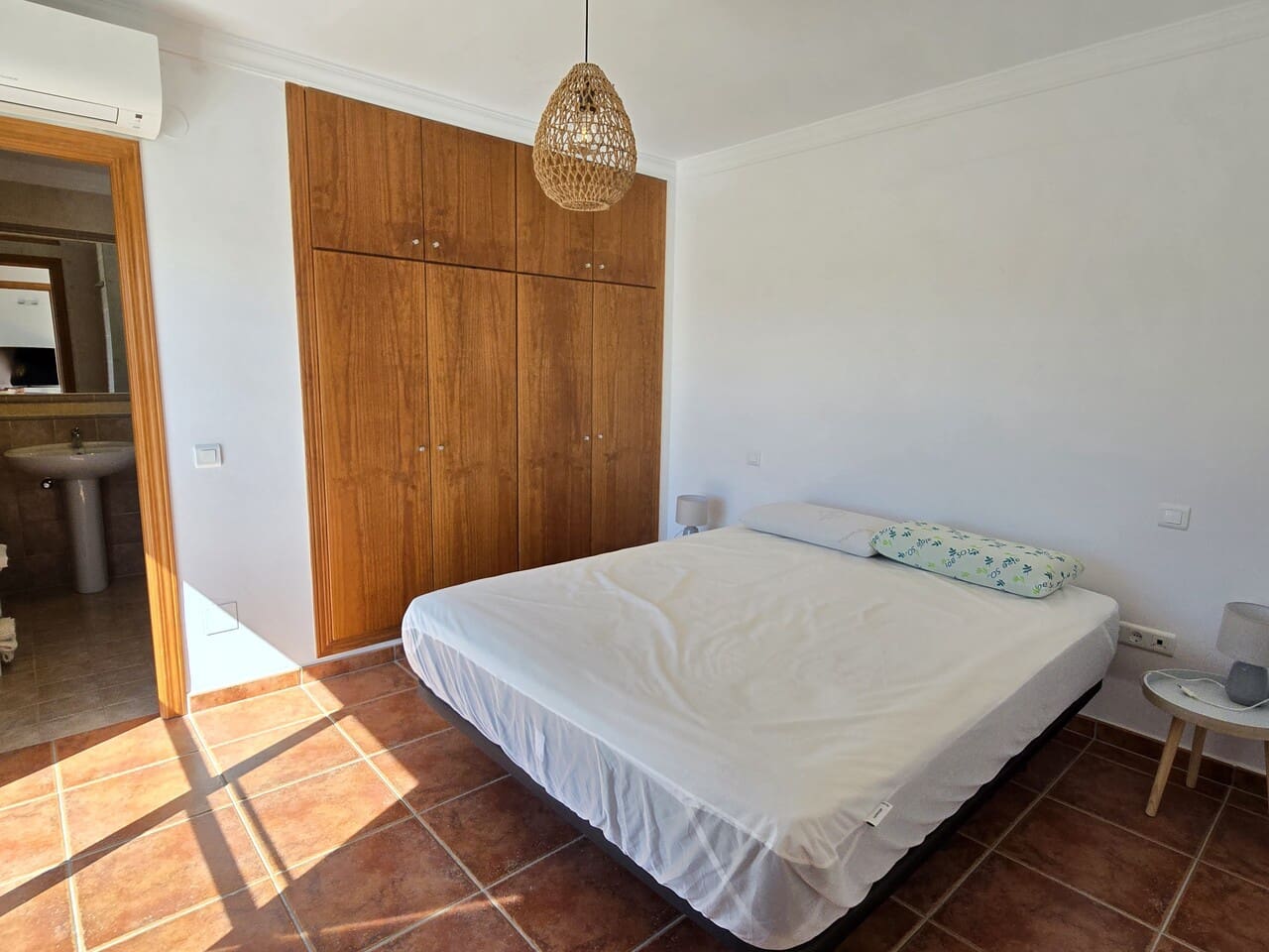 3 sypialnia Willa na sprzedaż w Alcaucin z basenem garażem - 425 000 € (Ref: 10094736)