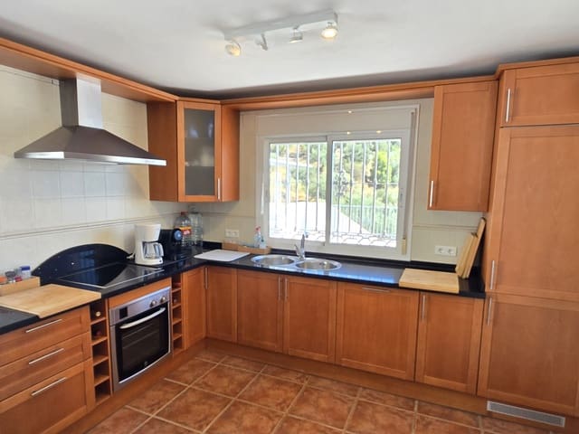 3 sypialnia Willa na sprzedaż w Alcaucín z basenem garażem - 425 000 € (Ref: 10094736)