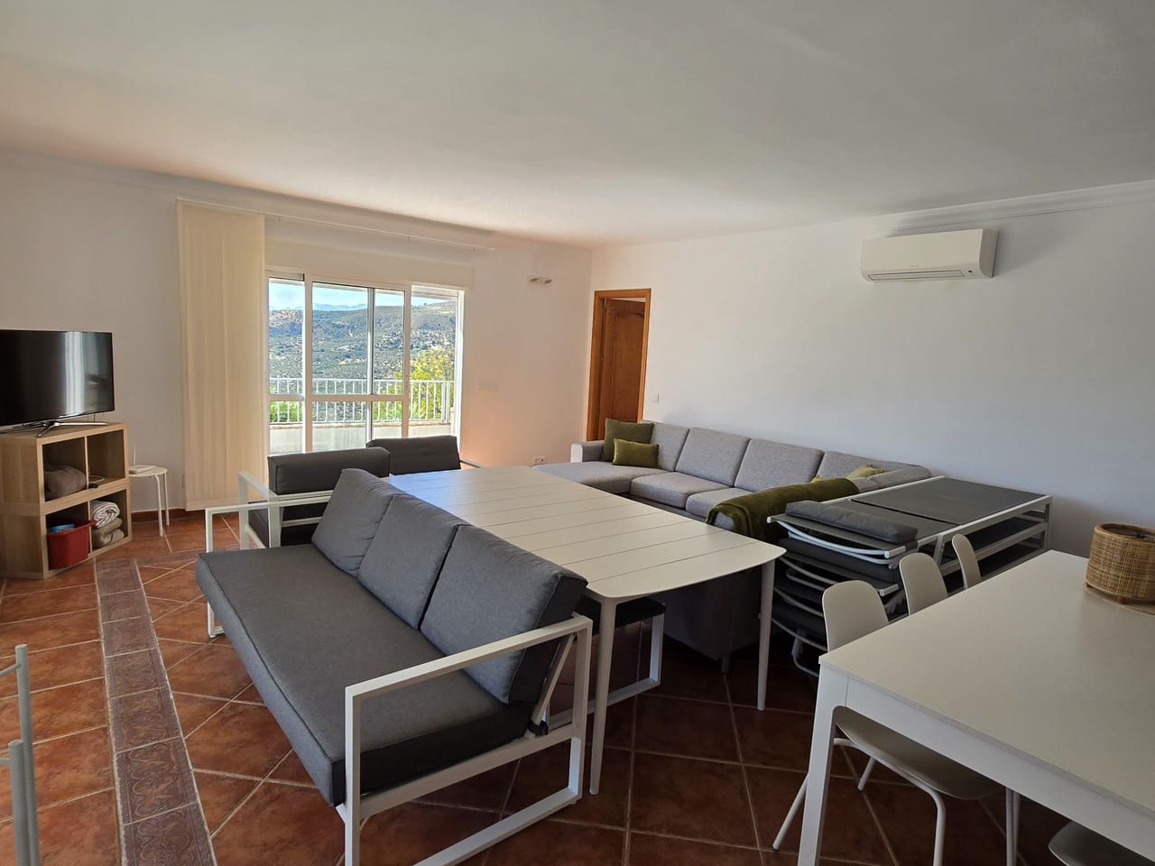 3 sypialnia Willa na sprzedaż w Alcaucin z basenem garażem - 425 000 € (Ref: 10094736)