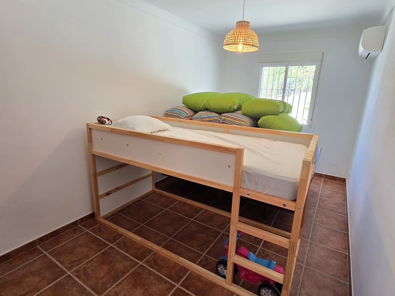 3 sypialnia Willa na sprzedaż w Alcaucin z basenem garażem - 425 000 € (Ref: 10094736)