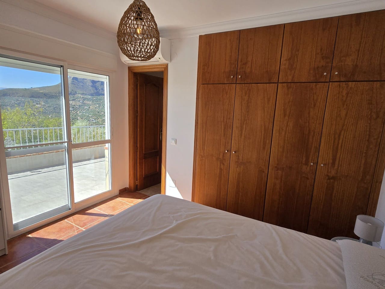3 sypialnia Willa na sprzedaż w Alcaucin z basenem garażem - 425 000 € (Ref: 10094736)