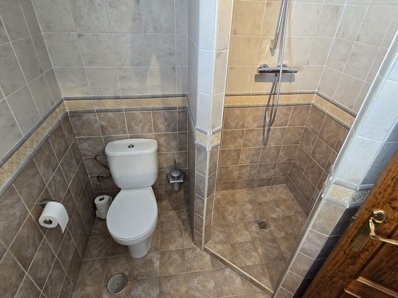 3 sypialnia Willa na sprzedaż w Alcaucin z basenem garażem - 425 000 € (Ref: 10094736)
