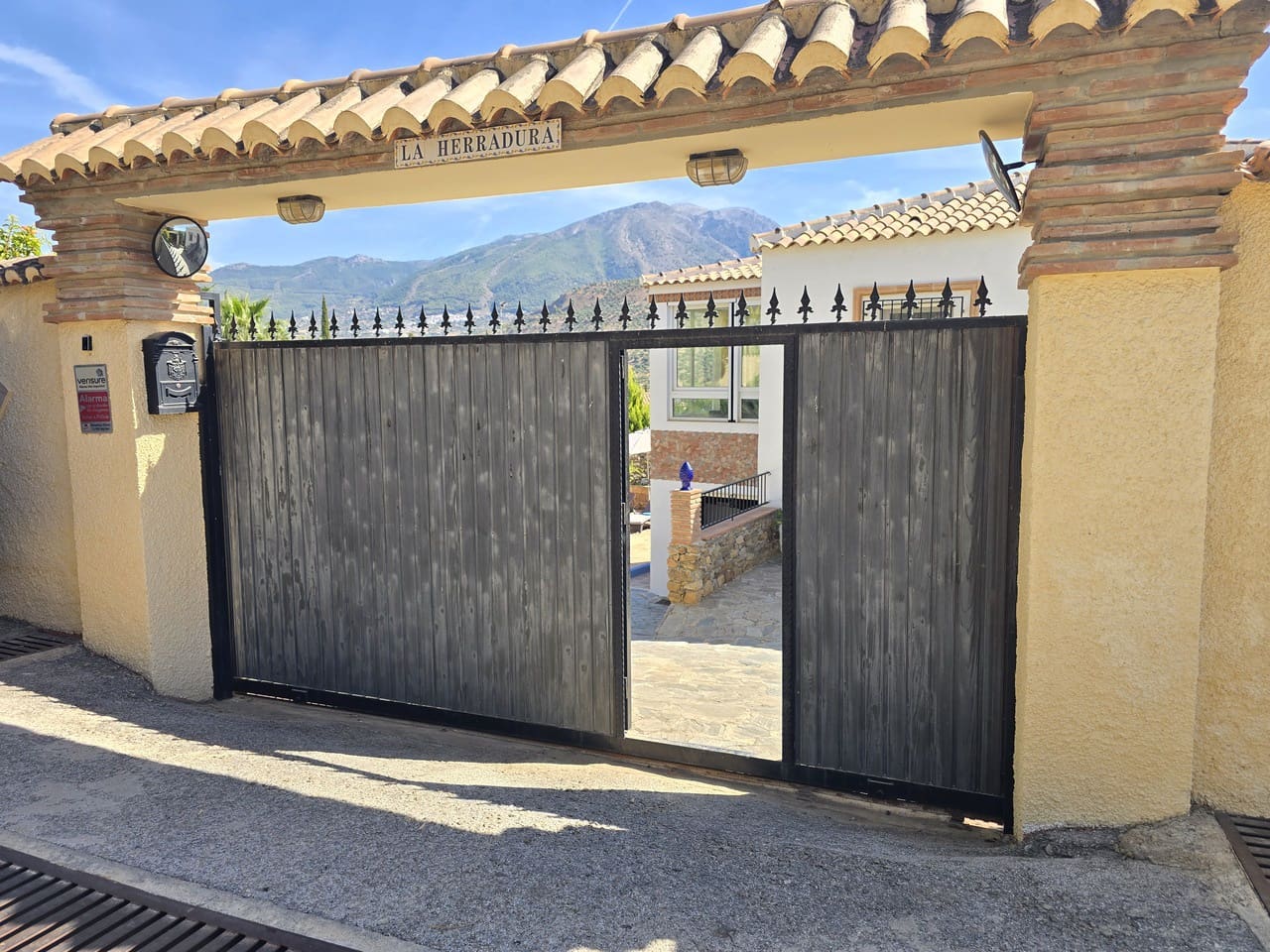 3 slaapkamer Villa te koop in Vinuela met zwembad garage - € 415.000 (Ref: 10095720)