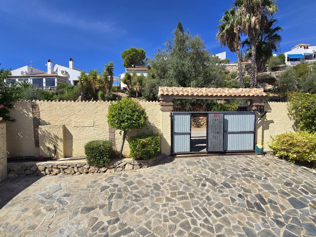 3 slaapkamer Villa te koop in Vinuela met zwembad garage - € 415.000 (Ref: 10095720)