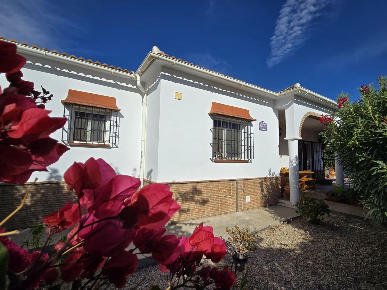 3 sypialnia Willa na sprzedaż w Venta Baja z basenem garażem - 365 000 € (Ref: 10098624)