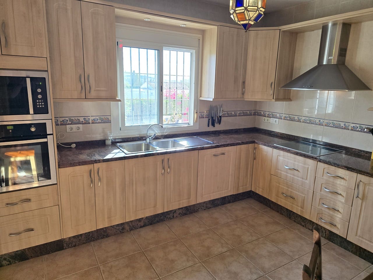 3 sypialnia Willa na sprzedaż w Venta Baja z basenem garażem - 365 000 € (Ref: 10098624)