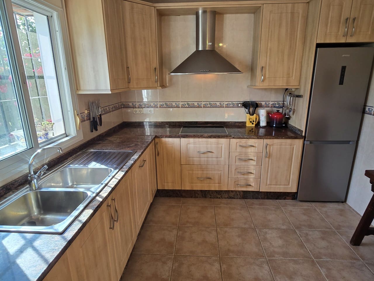 3 sypialnia Willa na sprzedaż w Venta Baja z basenem garażem - 365 000 € (Ref: 10098624)