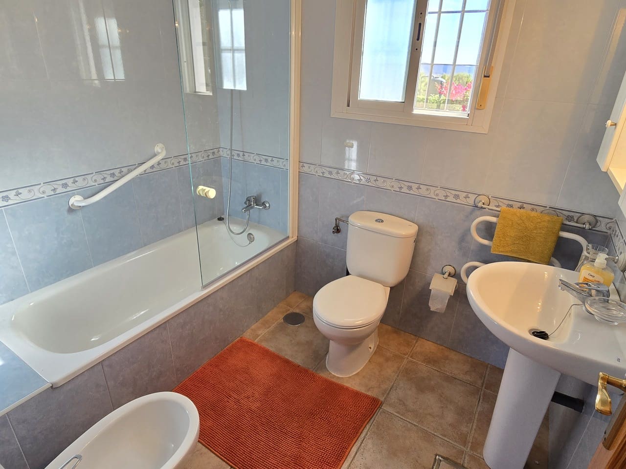 3 sypialnia Willa na sprzedaż w Venta Baja z basenem garażem - 365 000 € (Ref: 10098624)