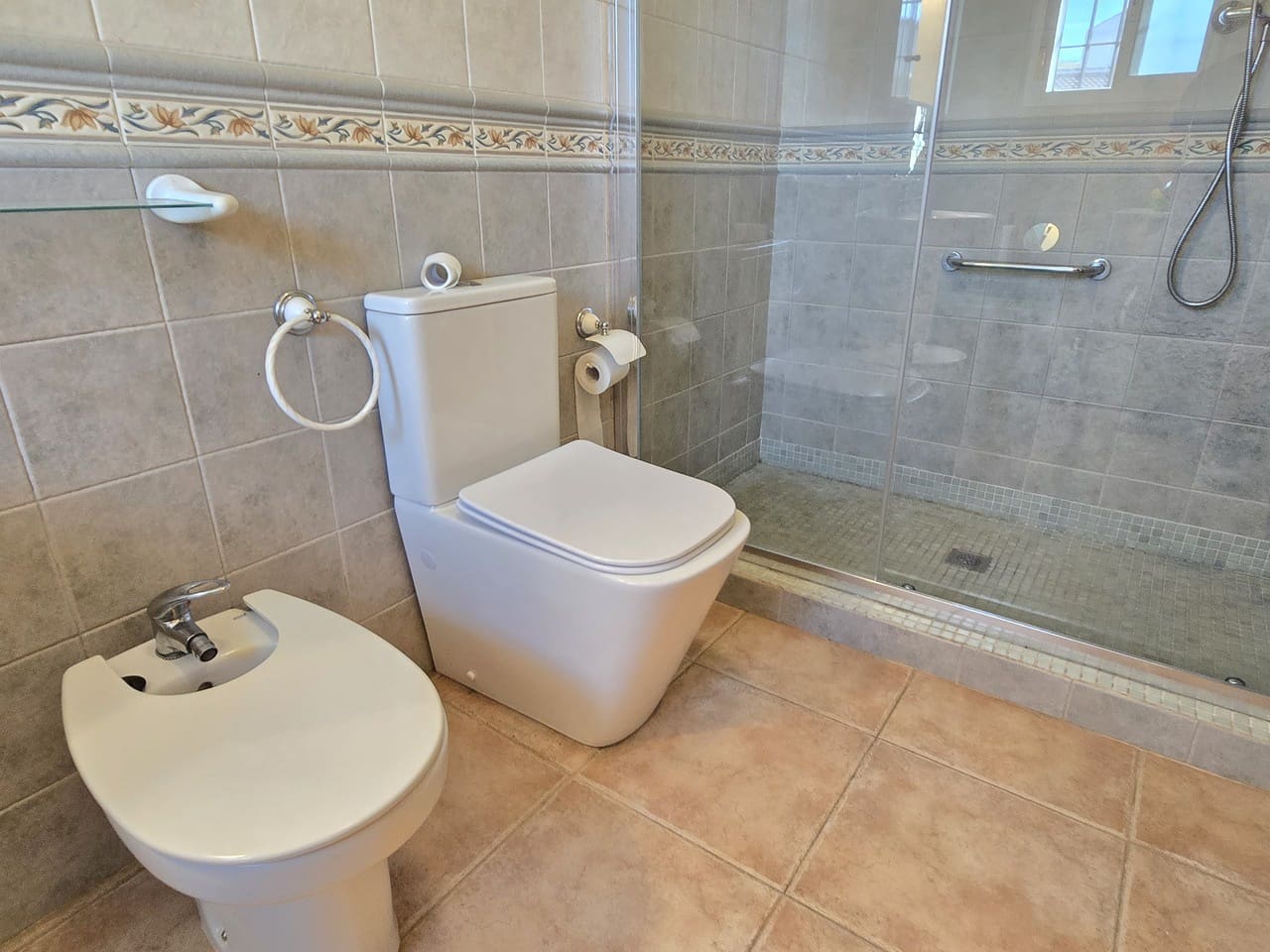 3 sypialnia Willa na sprzedaż w Venta Baja z basenem garażem - 365 000 € (Ref: 10098624)