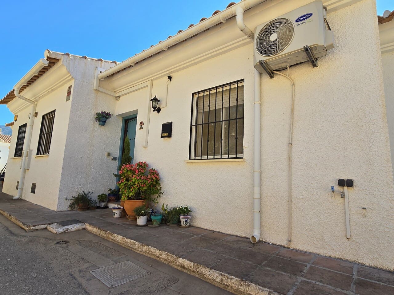2 bedroom Villa for sale in Vinuela with pool garage - € 185,000 (Ref: 10101005)