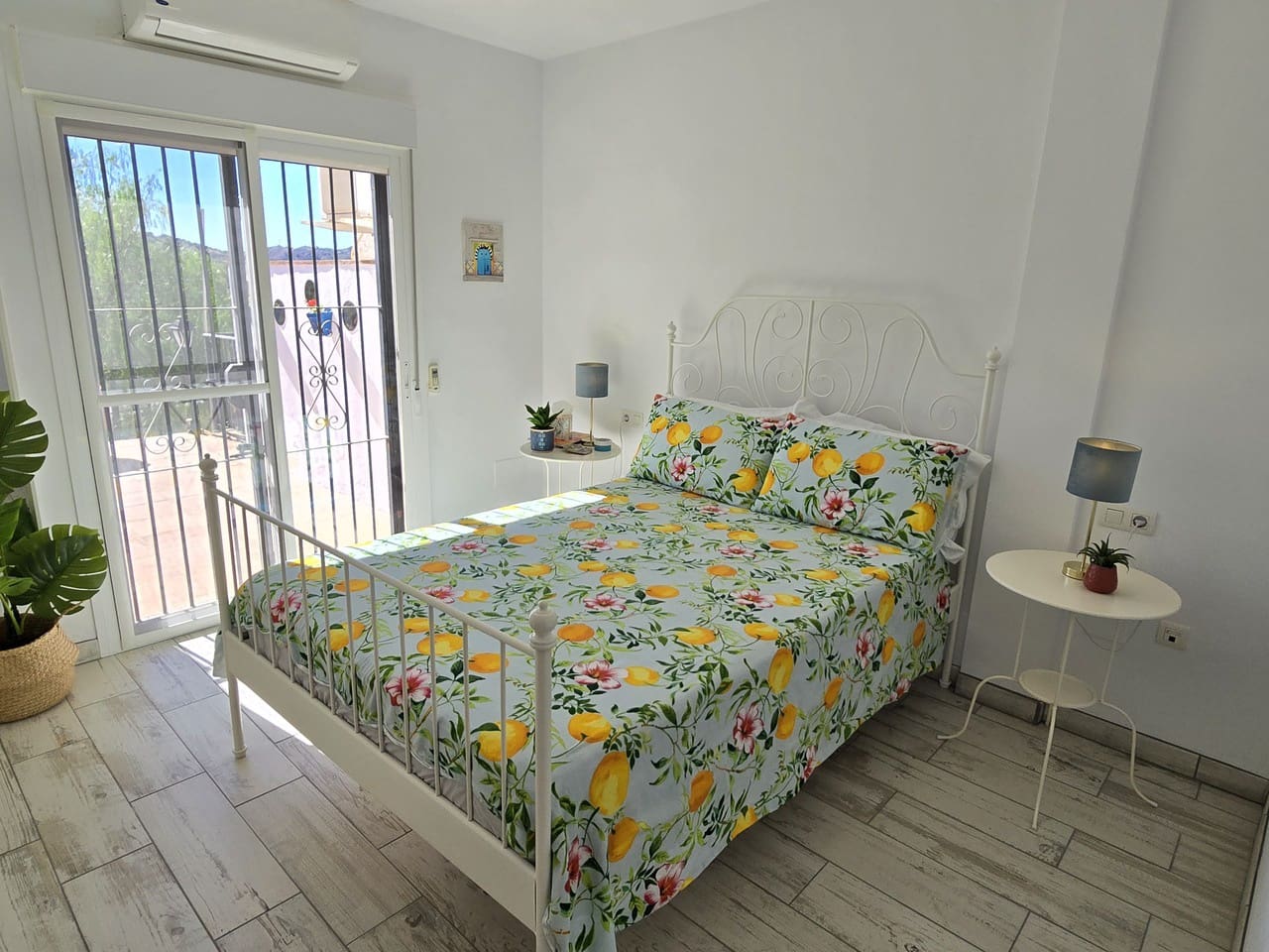 2 bedroom Villa for sale in Vinuela with pool garage - € 185,000 (Ref: 10101005)