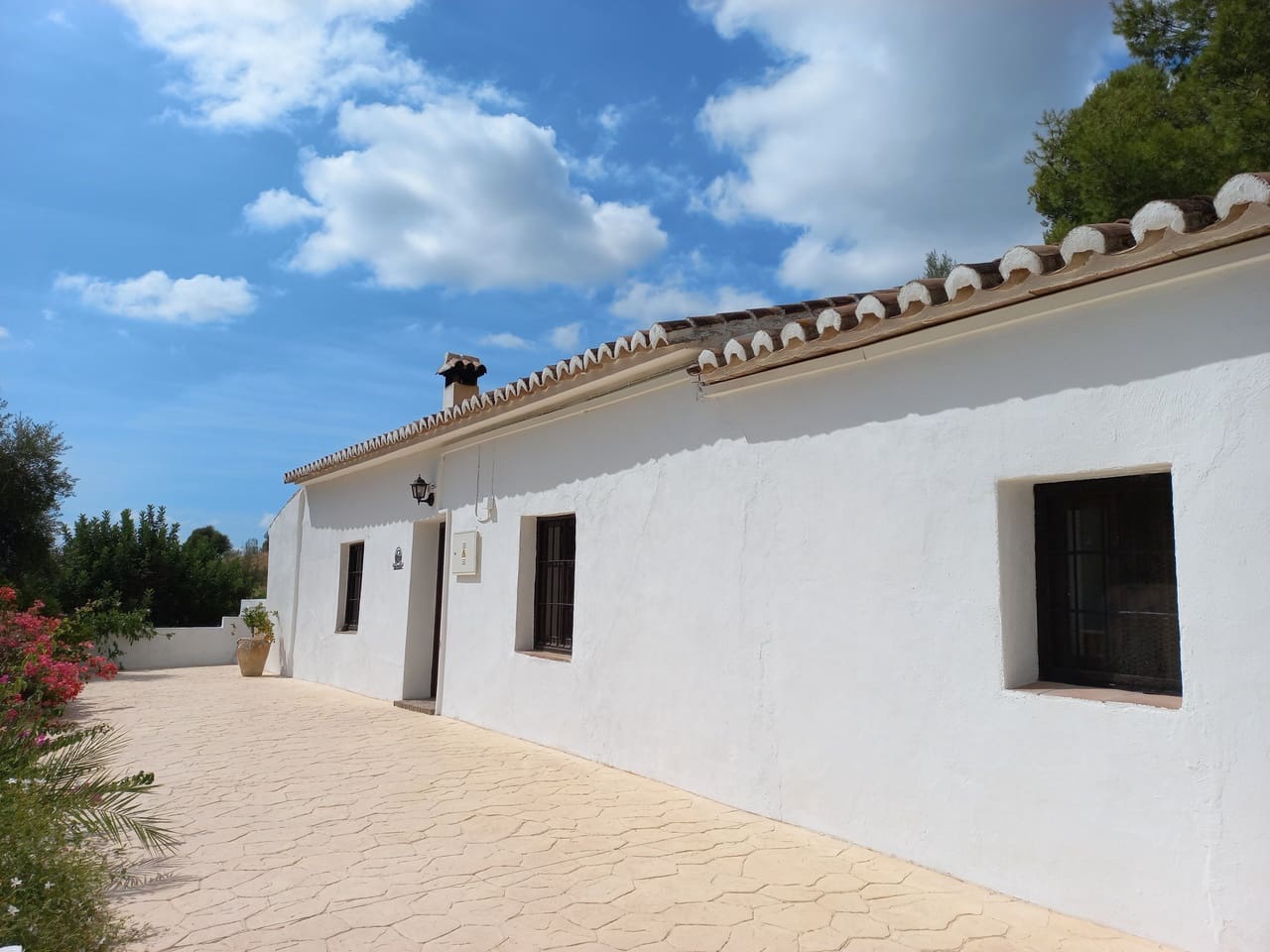 3 slaapkamer Villa te koop in Alcaucin met zwembad garage - € 549.000 (Ref: 10120773)