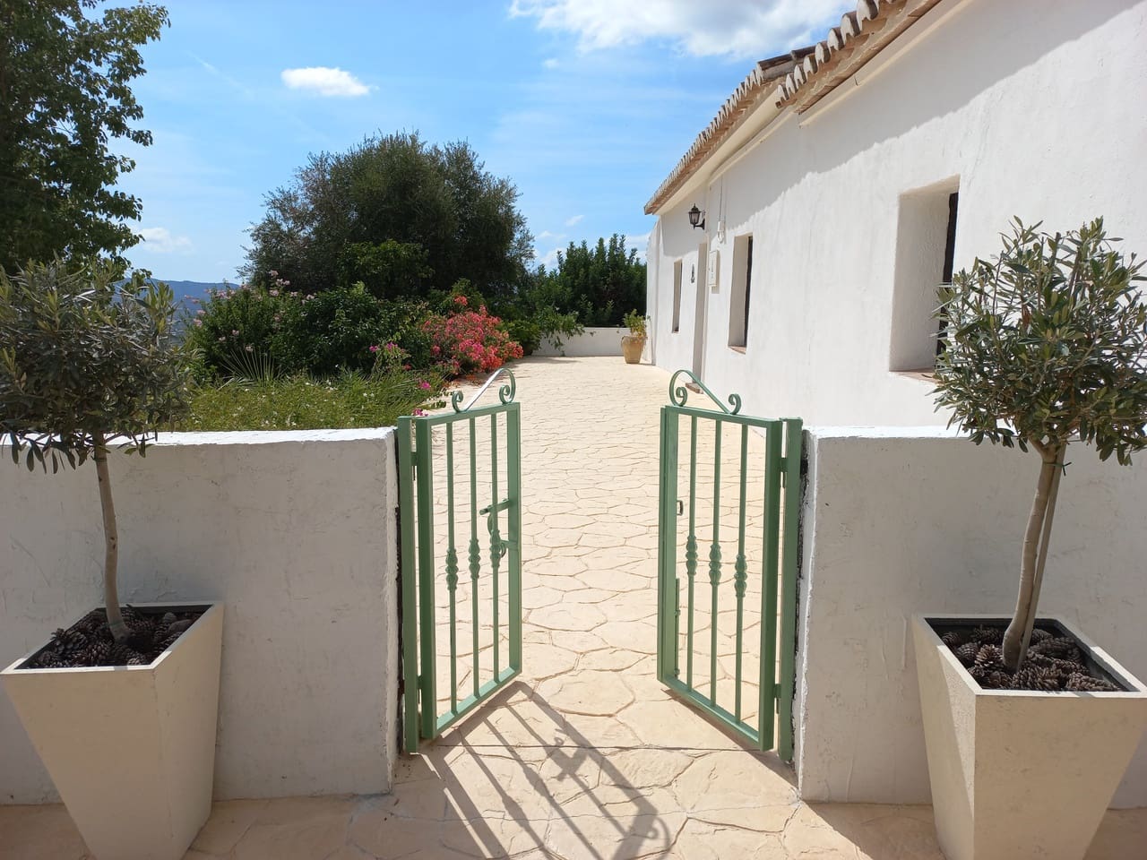 3 slaapkamer Villa te koop in Alcaucin met zwembad garage - € 549.000 (Ref: 10120773)