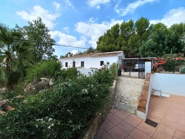 3 slaapkamer Villa te koop in Alcaucín met zwembad garage - € 549.000 (Ref: 10120773)