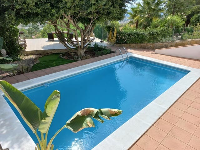 3 slaapkamer Villa te koop in Alcaucín met zwembad garage - € 549.000 (Ref: 10120773)