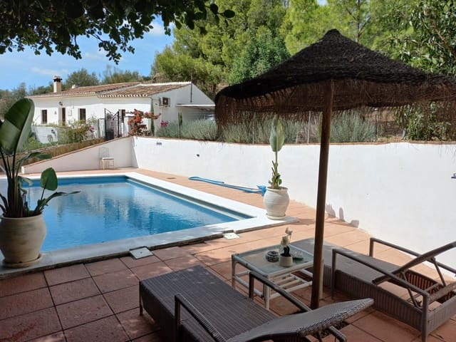 3 slaapkamer Villa te koop in Alcaucín met zwembad garage - € 549.000 (Ref: 10120773)