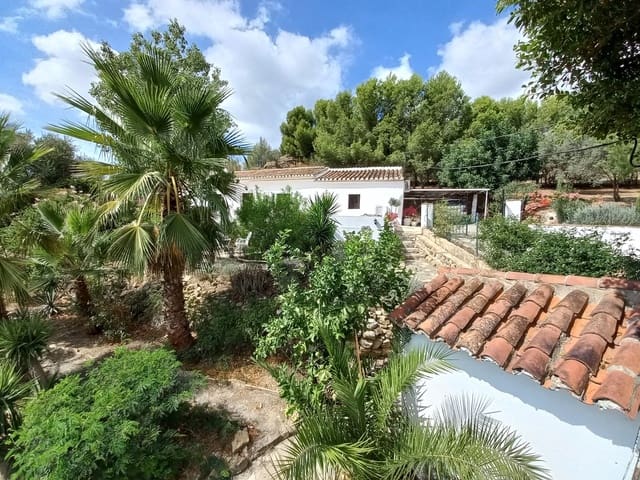 3 slaapkamer Villa te koop in Alcaucín met zwembad garage - € 549.000 (Ref: 10120773)