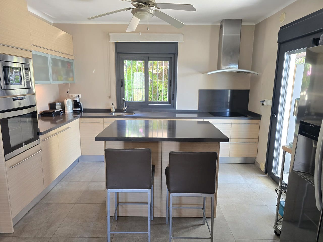 3 bedroom Villa for sale in Alcaucin with pool garage - € 469,000 (Ref: 10158120)
