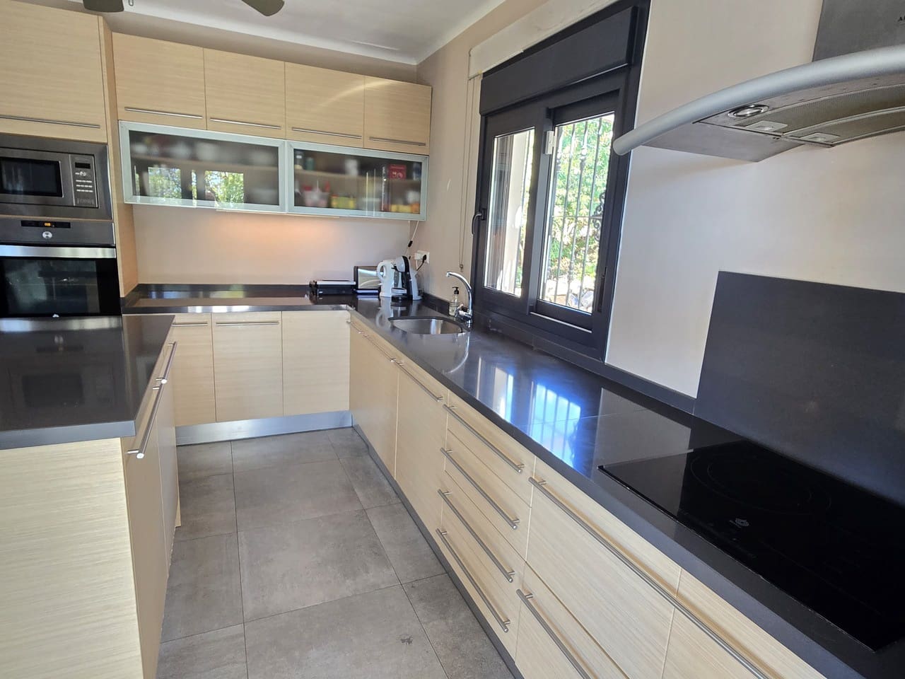 3 bedroom Villa for sale in Alcaucin with pool garage - € 469,000 (Ref: 10158120)