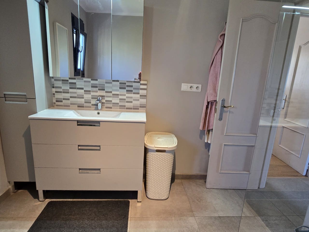 3 bedroom Villa for sale in Alcaucin with pool garage - € 469,000 (Ref: 10158120)