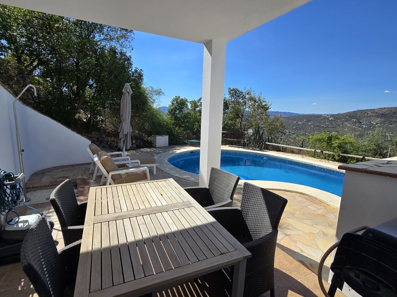3 bedroom Villa for sale in Alcaucin with pool garage - € 469,000 (Ref: 10158120)