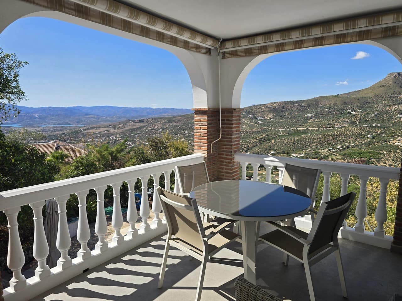 3 bedroom Villa for sale in Alcaucin with pool garage - € 469,000 (Ref: 10158120)