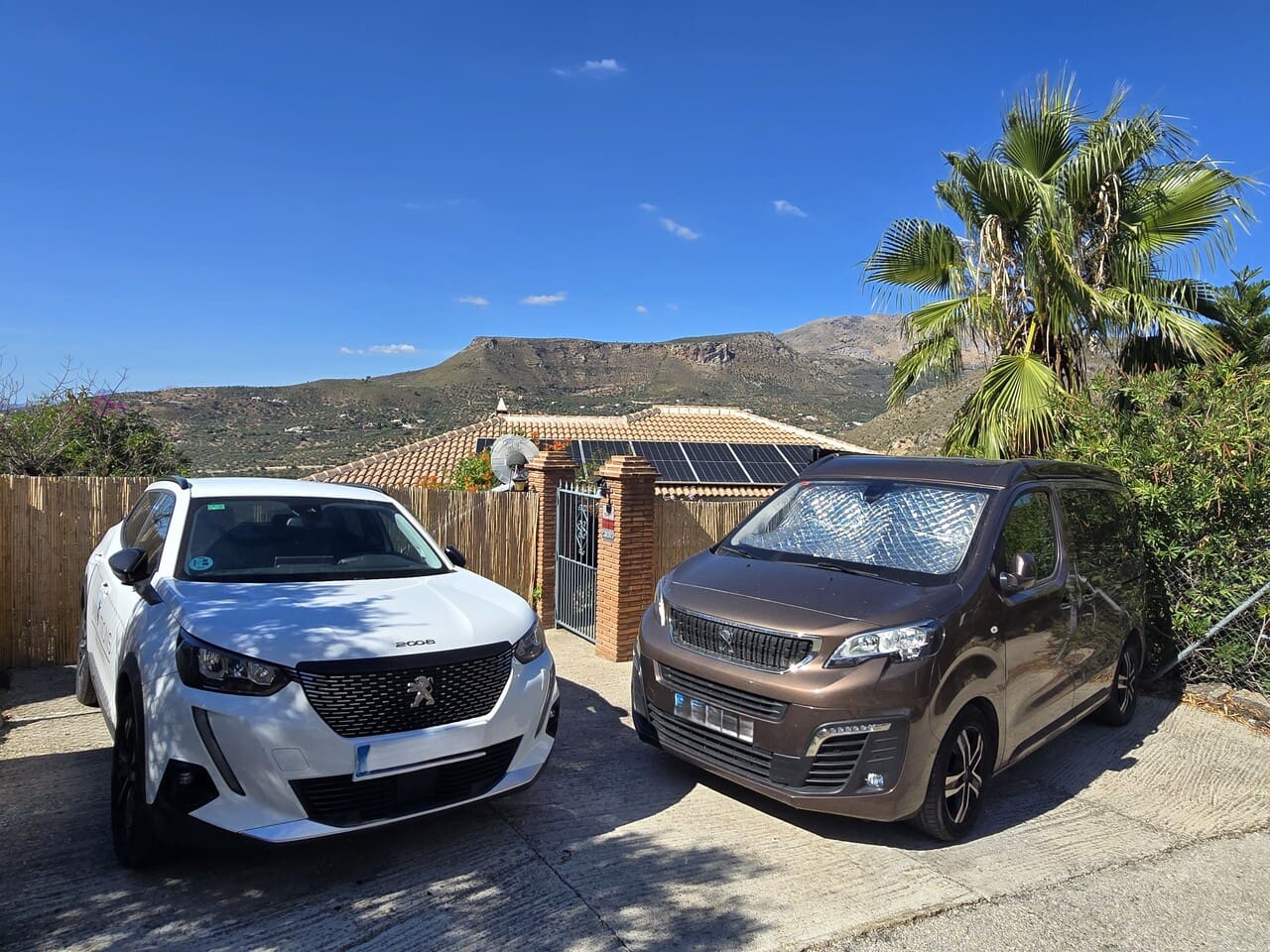 3 bedroom Villa for sale in Alcaucin with pool garage - € 469,000 (Ref: 10158120)