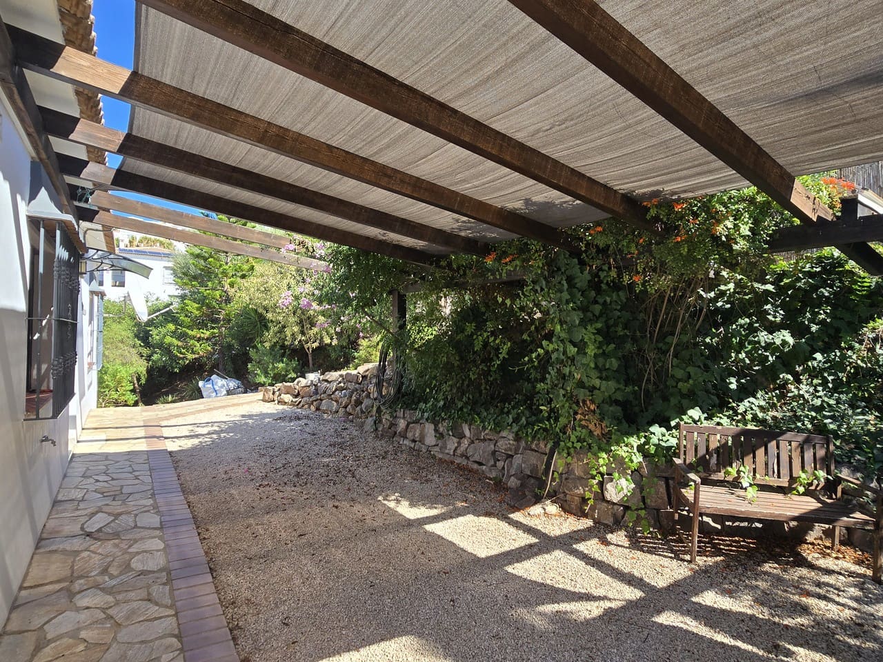 3 bedroom Villa for sale in Alcaucin with pool garage - € 469,000 (Ref: 10158120)