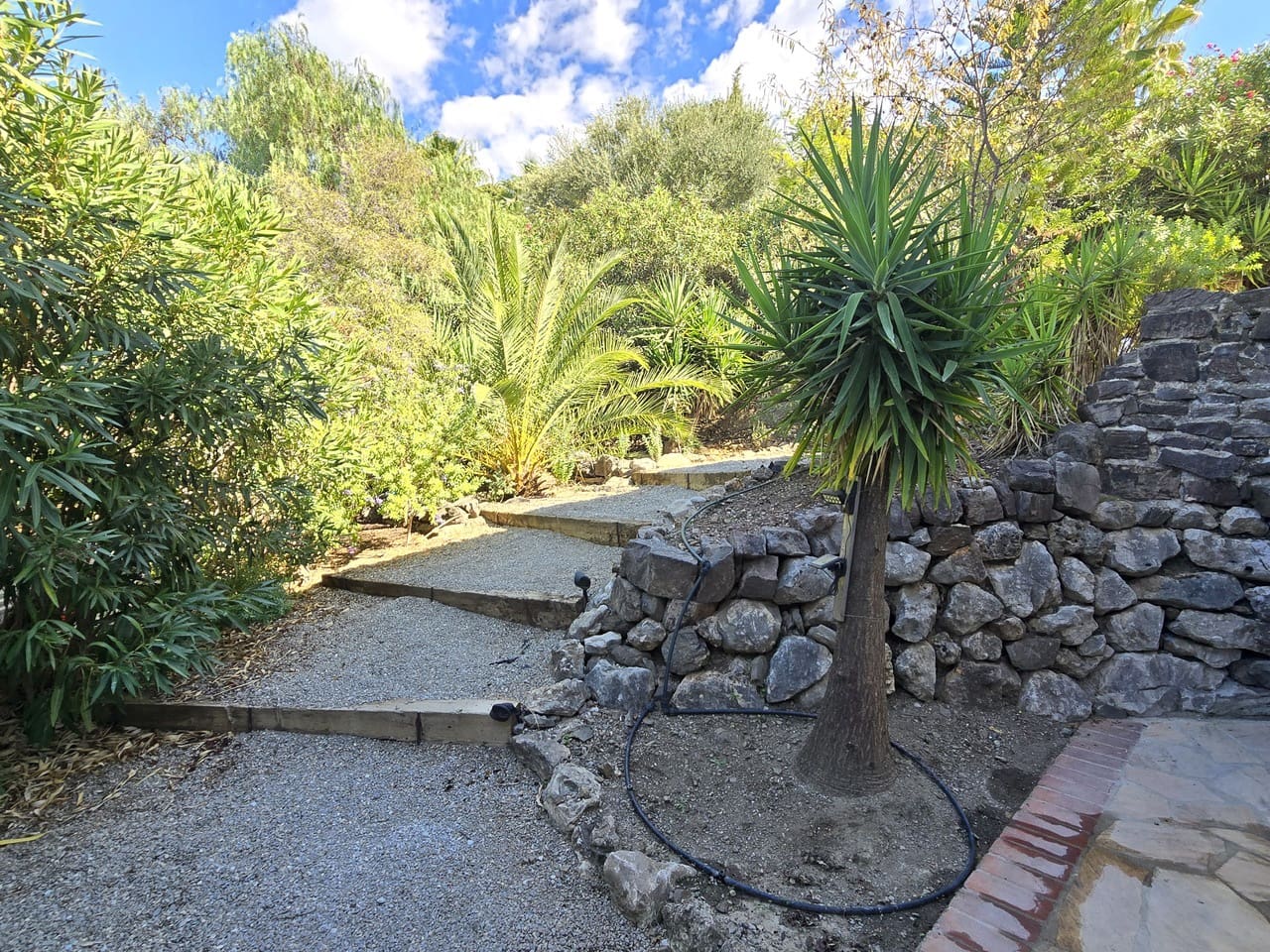 3 bedroom Villa for sale in Alcaucin with pool garage - € 469,000 (Ref: 10158120)
