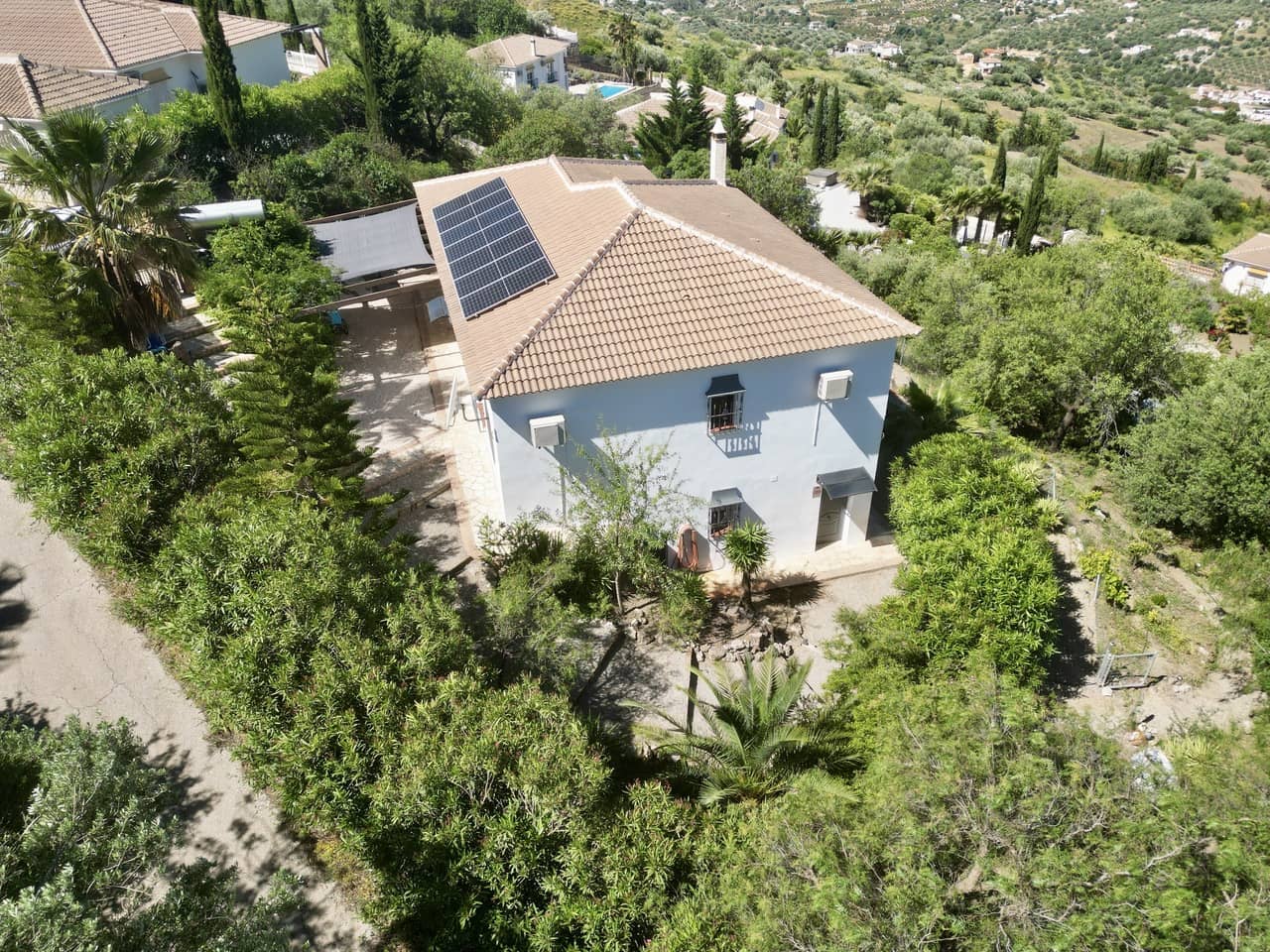 3 bedroom Villa for sale in Alcaucin with pool garage - € 469,000 (Ref: 10158120)