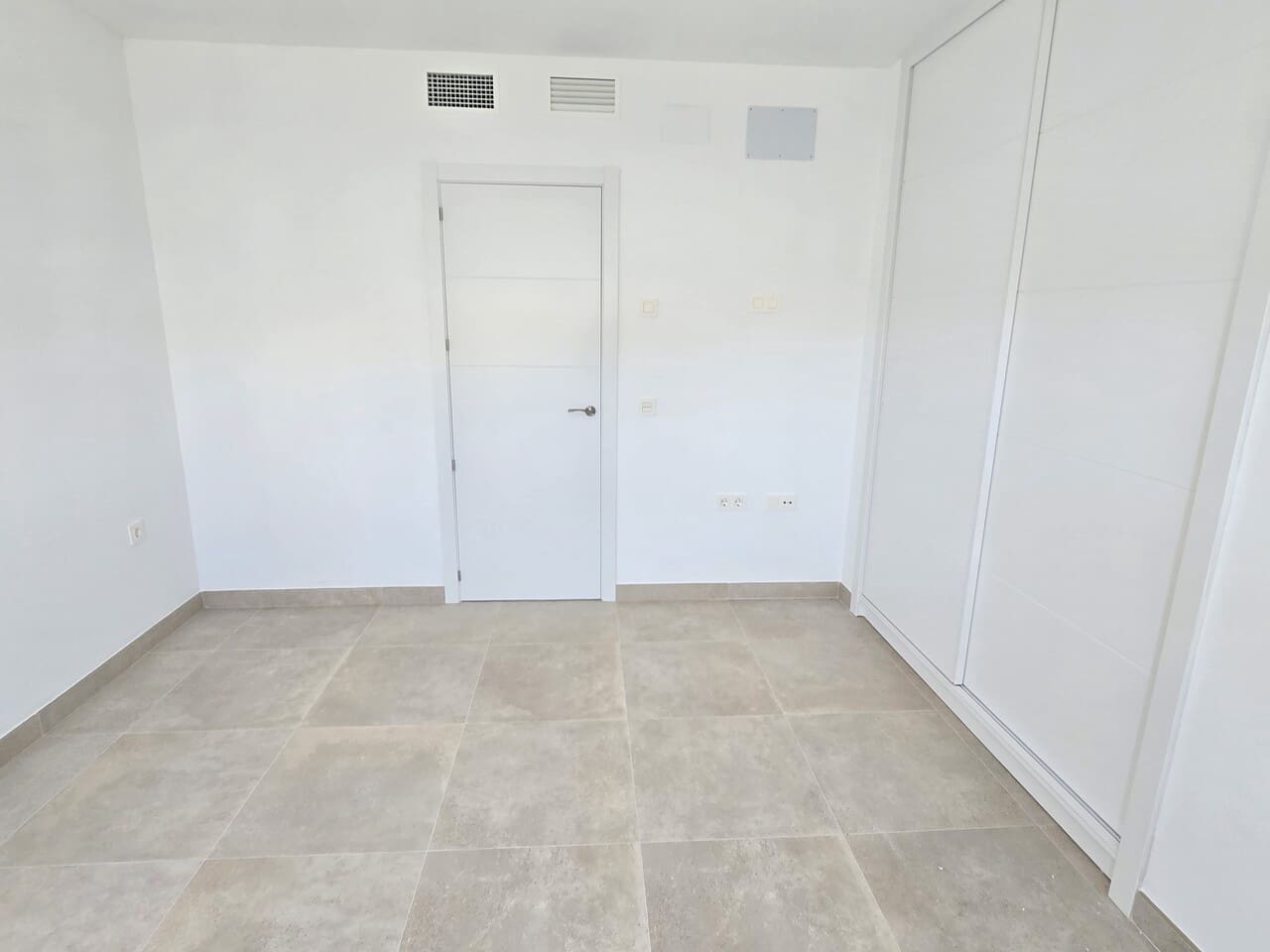 5 slaapkamer Villa te koop in Vinuela met zwembad garage - € 498.000 (Ref: 10158572)