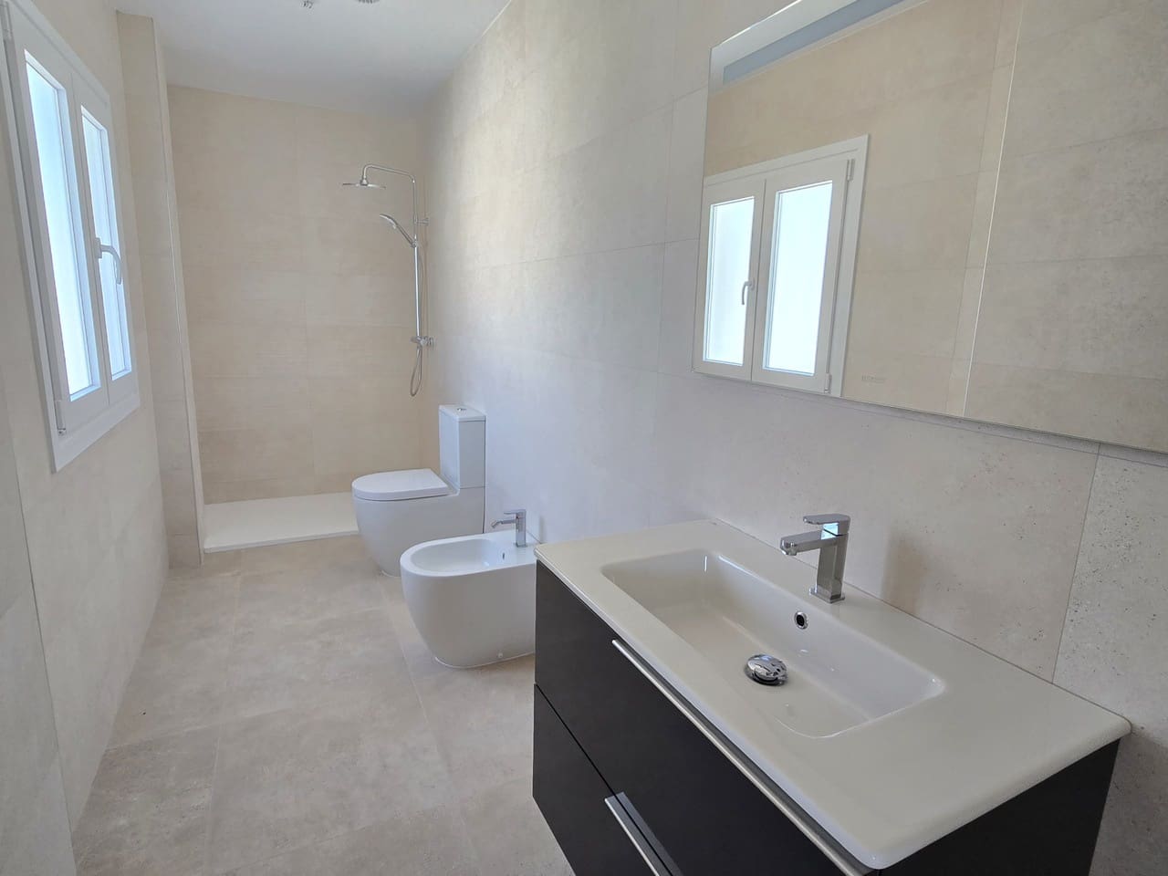 5 slaapkamer Villa te koop in Vinuela met zwembad garage - € 498.000 (Ref: 10158572)