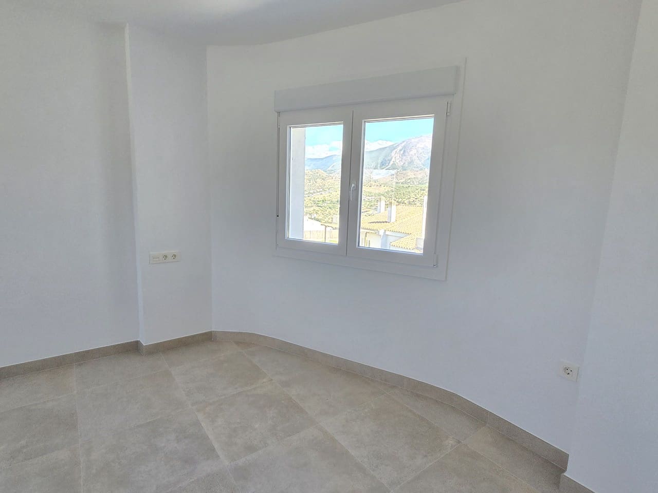 5 slaapkamer Villa te koop in Vinuela met zwembad garage - € 498.000 (Ref: 10158572)