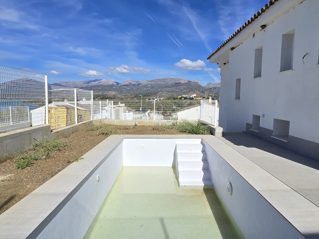 5 slaapkamer Villa te koop in Vinuela met zwembad garage - € 498.000 (Ref: 10158572)