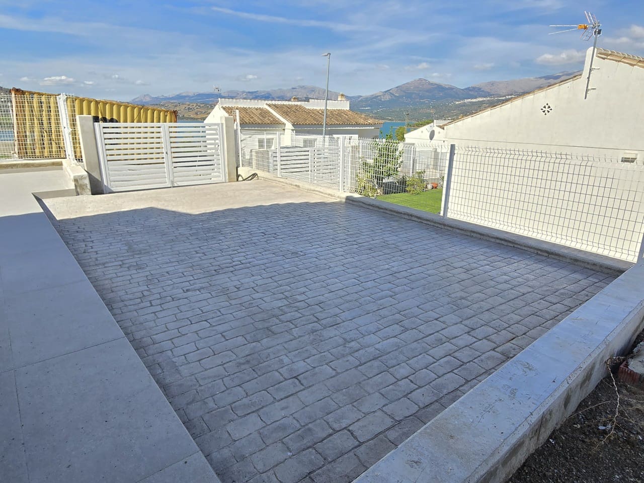5 slaapkamer Villa te koop in Vinuela met zwembad garage - € 498.000 (Ref: 10158572)
