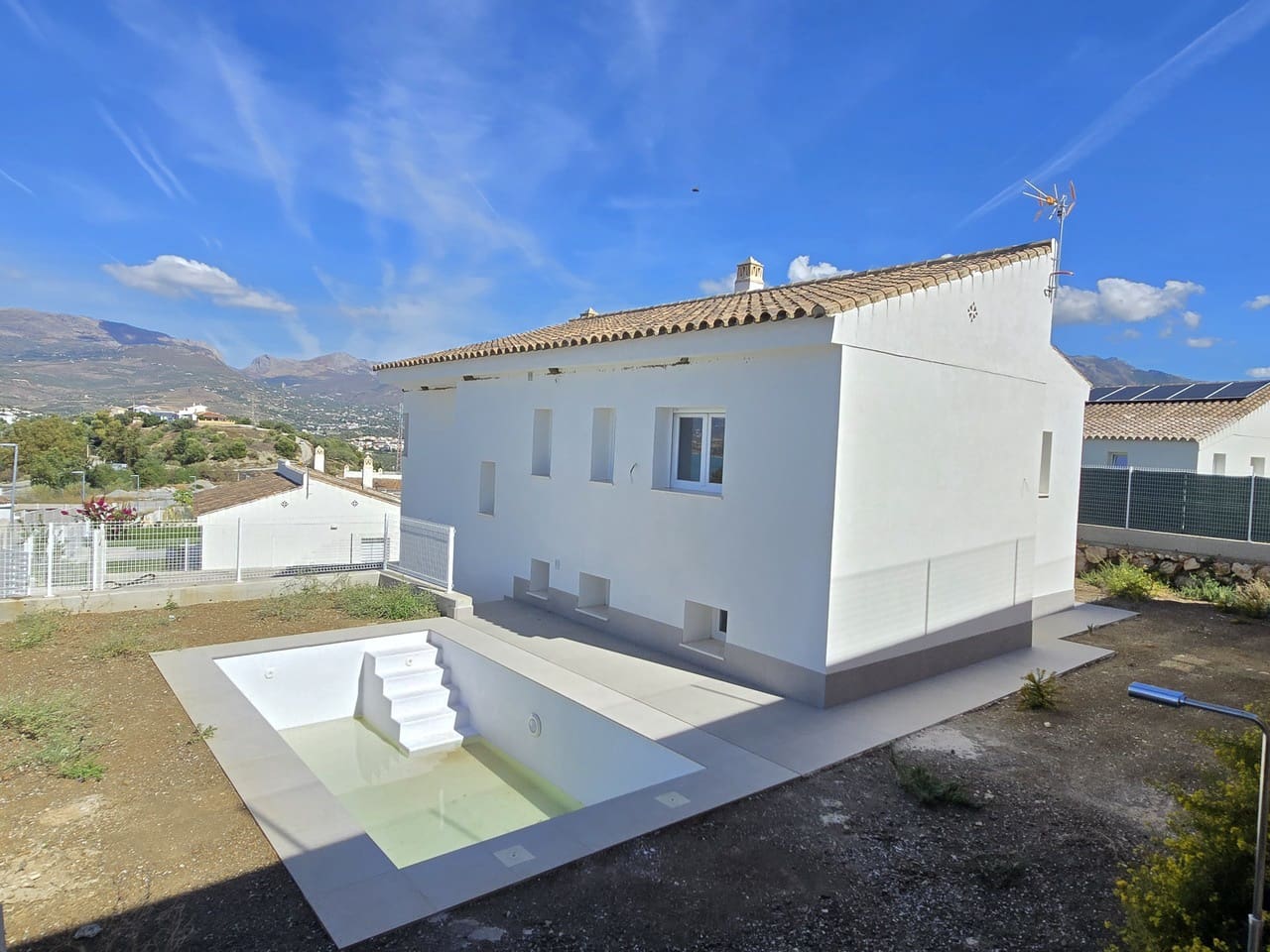 5 slaapkamer Villa te koop in Vinuela met zwembad garage - € 498.000 (Ref: 10158572)