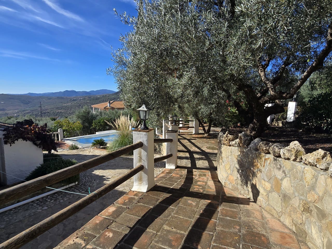 Chalet de 5 habitaciones en Periana en venta con piscina garaje - 425.000 € (Ref: 10168837)