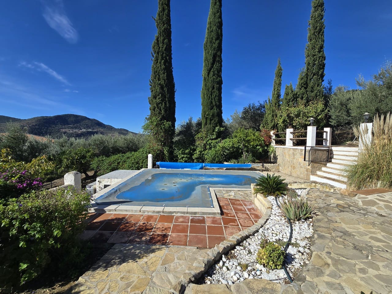 Chalet de 5 habitaciones en Periana en venta con piscina garaje - 425.000 € (Ref: 10168837)