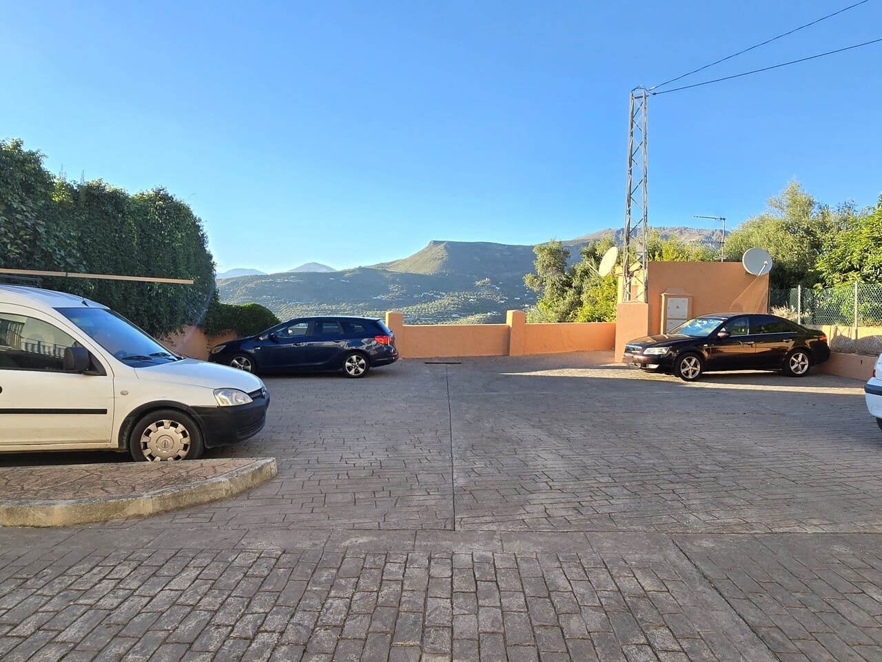 2 bedroom Townhouse for sale in Alcaucin with pool garage - € 179,000 (Ref: 10177505)