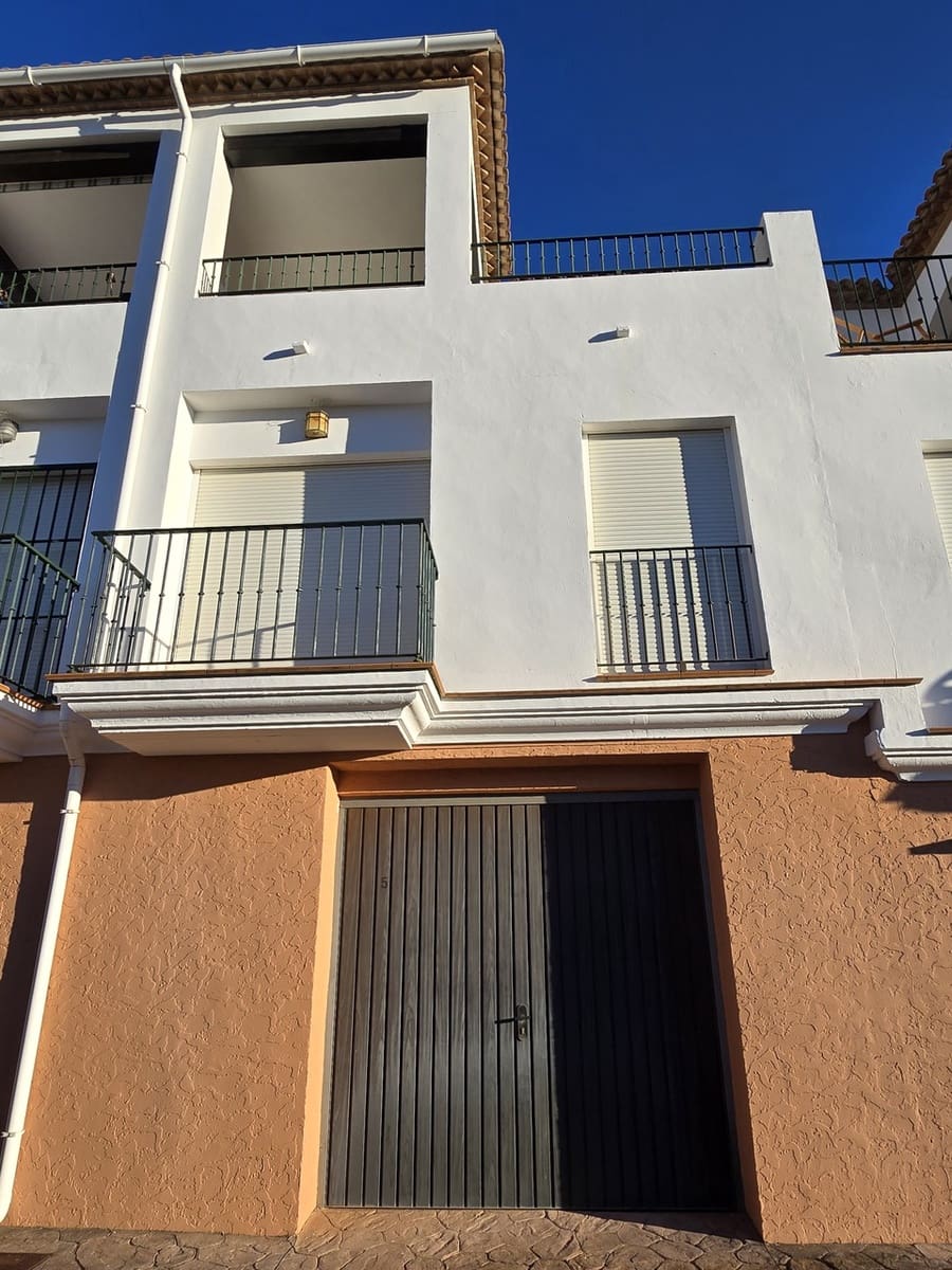 2 bedroom Townhouse for sale in Alcaucin with pool garage - € 179,000 (Ref: 10177505)