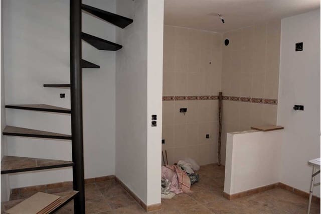 4 makuuhuone Omakotitalo myytävänä paikassa Periana - 139 000 € (Ref: 3568456)