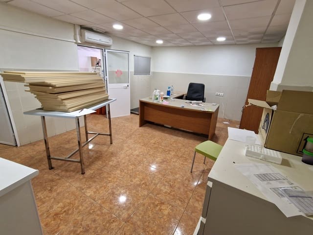 Kommersiell til salgs i Puente de Don Manuel, Alcaucín med garasje - € 85 000 (Ref: 6951905)