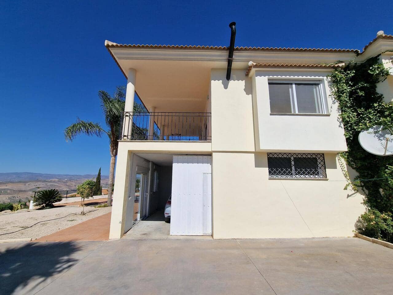 4 soveværelse Villa til salg i Periana med swimmingpool - € 699.000 (Ref: 7721117)