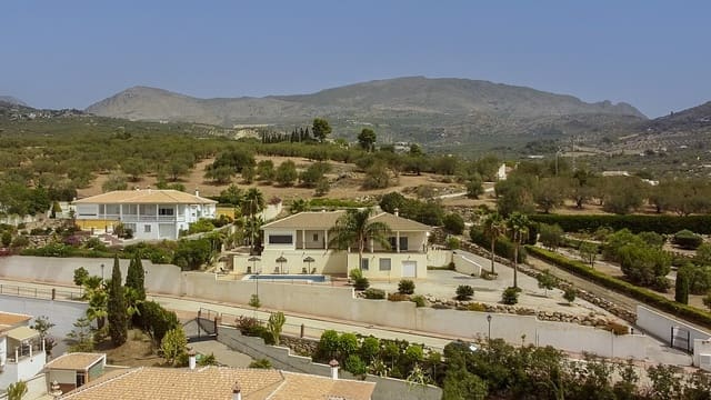 4 slaapkamer Villa te koop in Periana met zwembad - € 699.000 (Ref: 7721117)